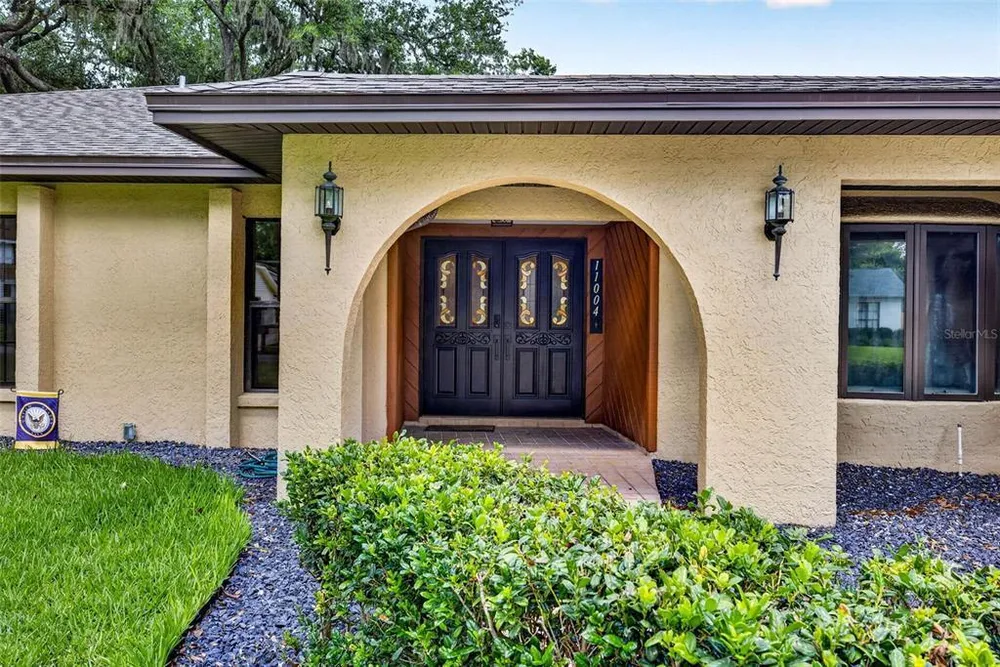 11004 Theresa Arbor Dr, Temple Terrace, FL 33617