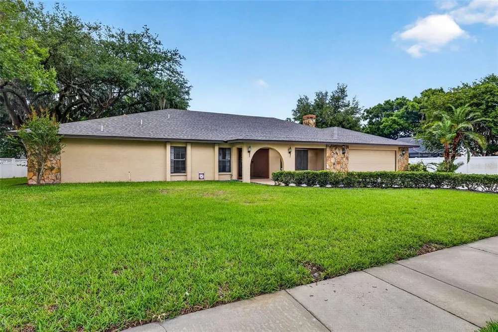 11004 Theresa Arbor Dr, Temple Terrace, FL 33617