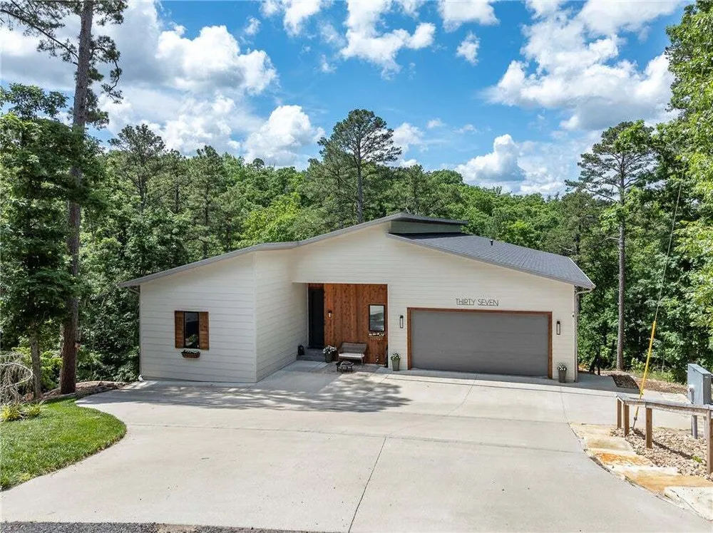 37 Shropshire Dr, Bella Vista, AR 72714