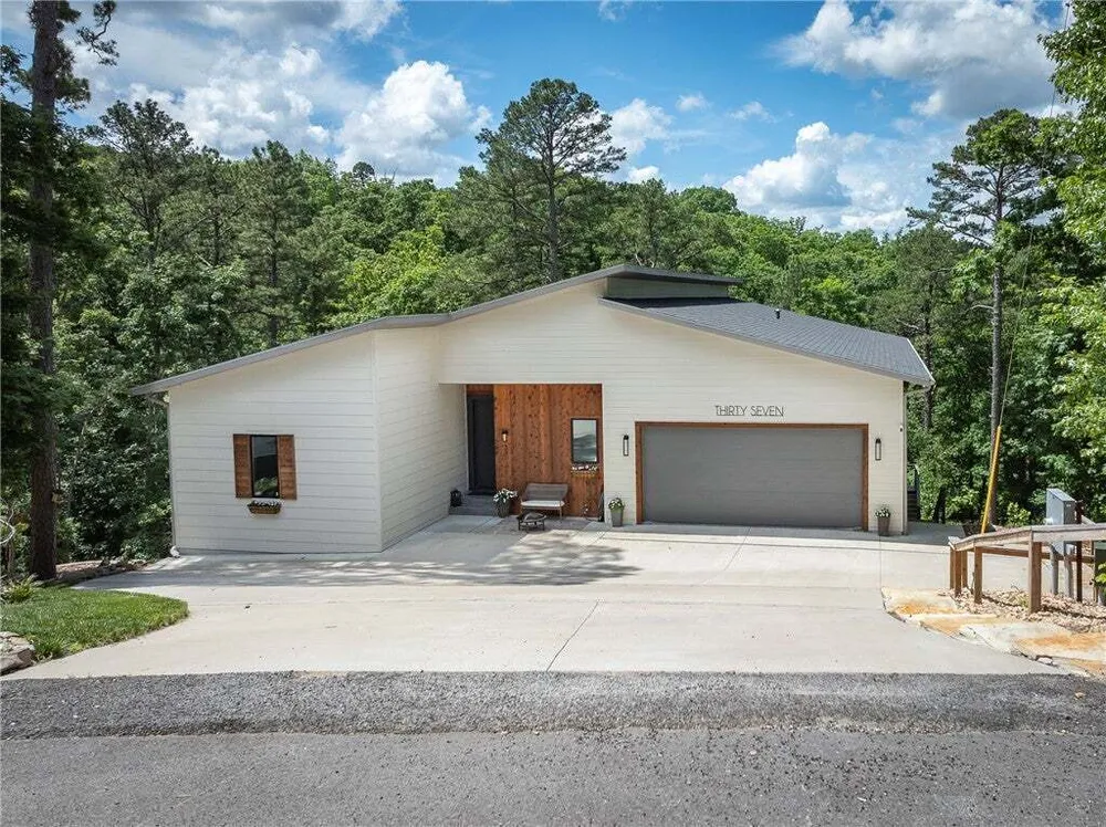 37 Shropshire Dr, Bella Vista, AR 72714