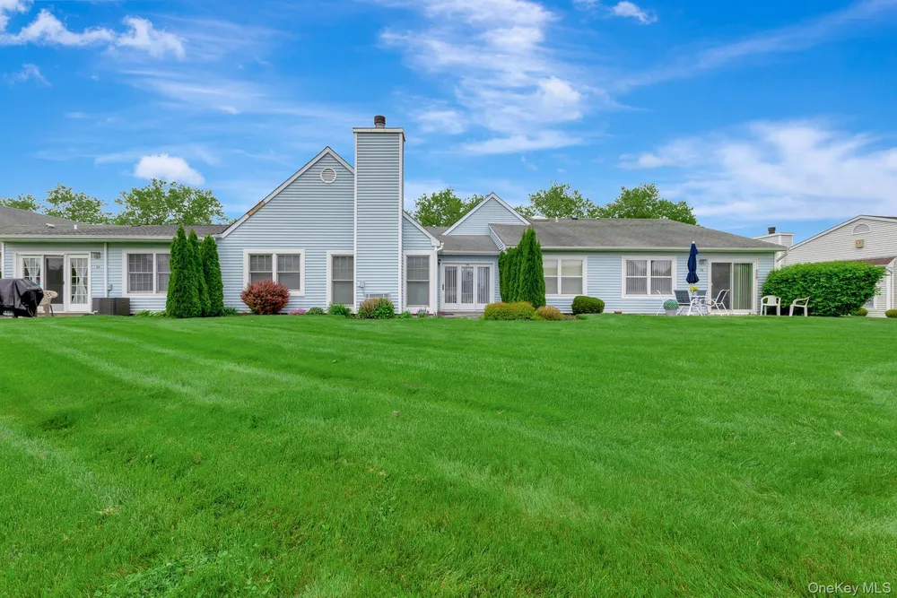 54 Standish Dr, Mount Sinai, NY 11766
