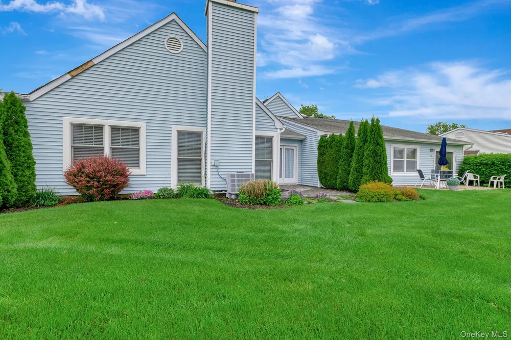 54 Standish Dr, Mount Sinai, NY 11766