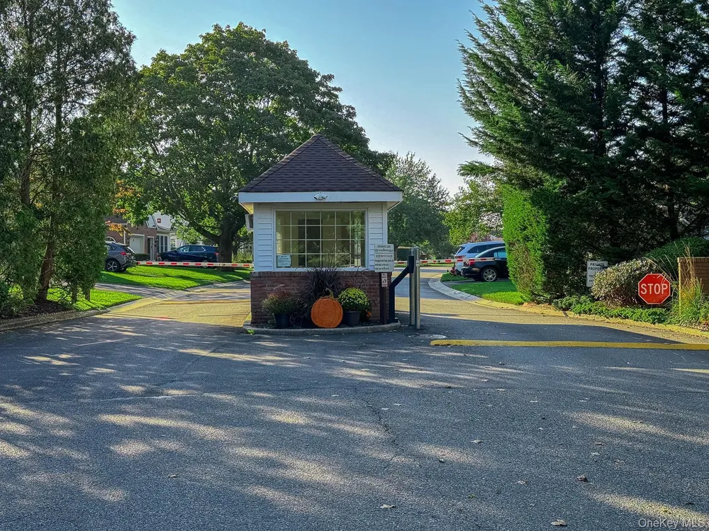 54 Standish Dr, Mount Sinai, NY 11766