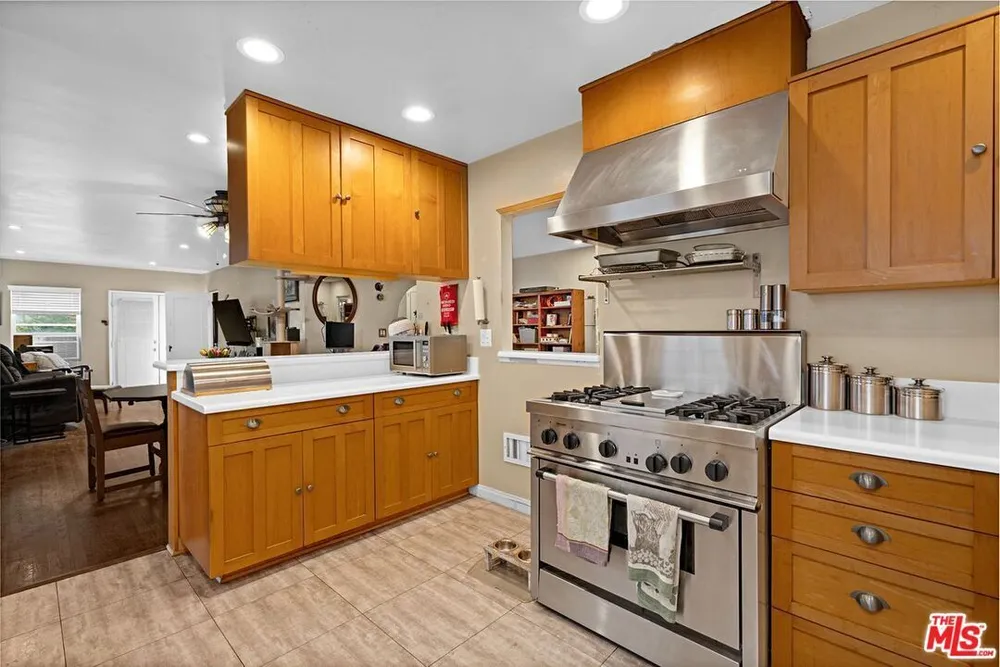 2080 E Washington Blvd, Pasadena, CA 91104