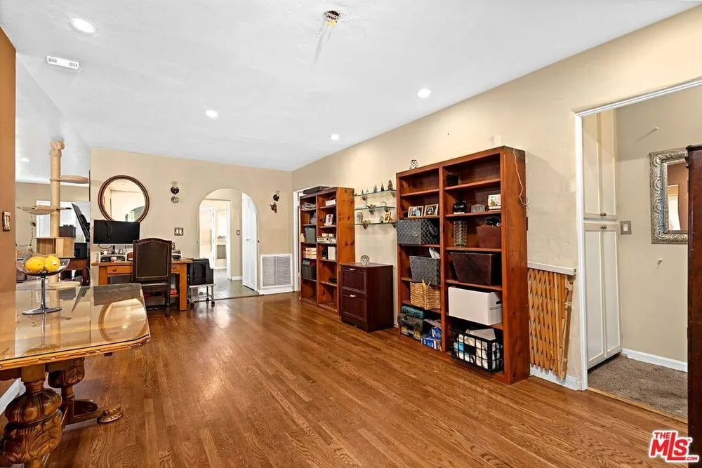 2080 E Washington Blvd, Pasadena, CA 91104