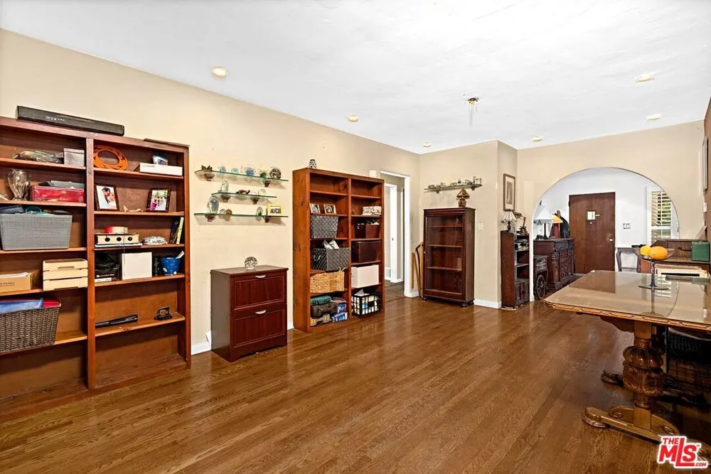 2080 E Washington Blvd, Pasadena, CA 91104