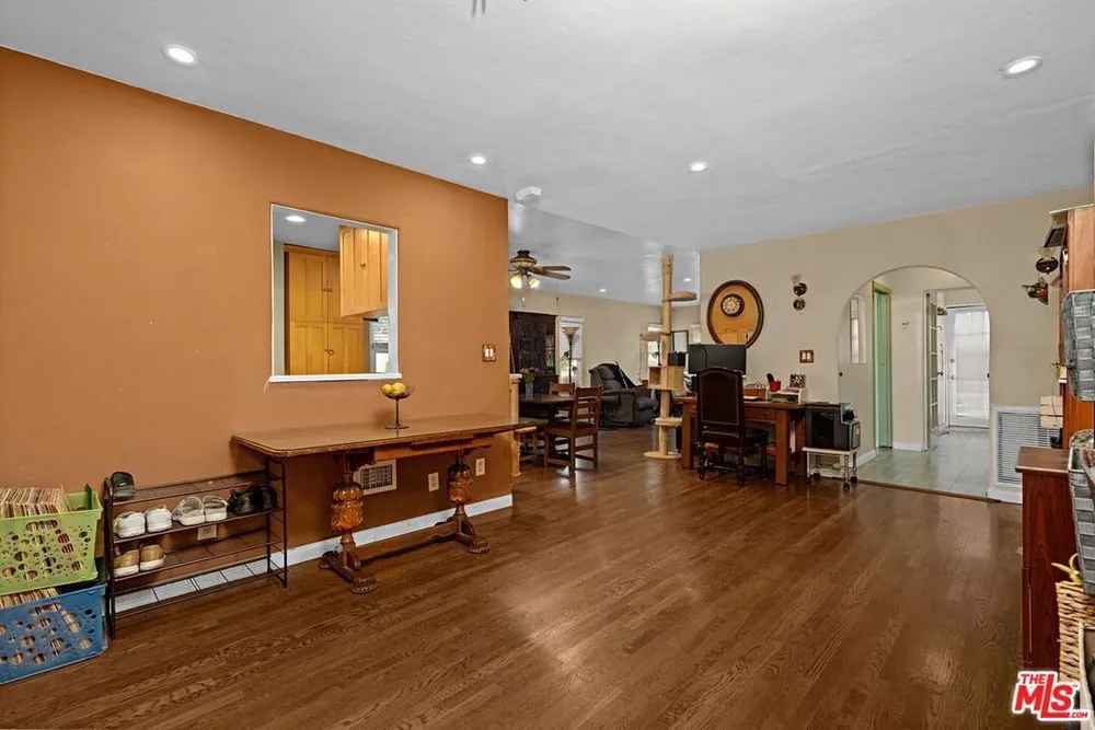 2080 E Washington Blvd, Pasadena, CA 91104