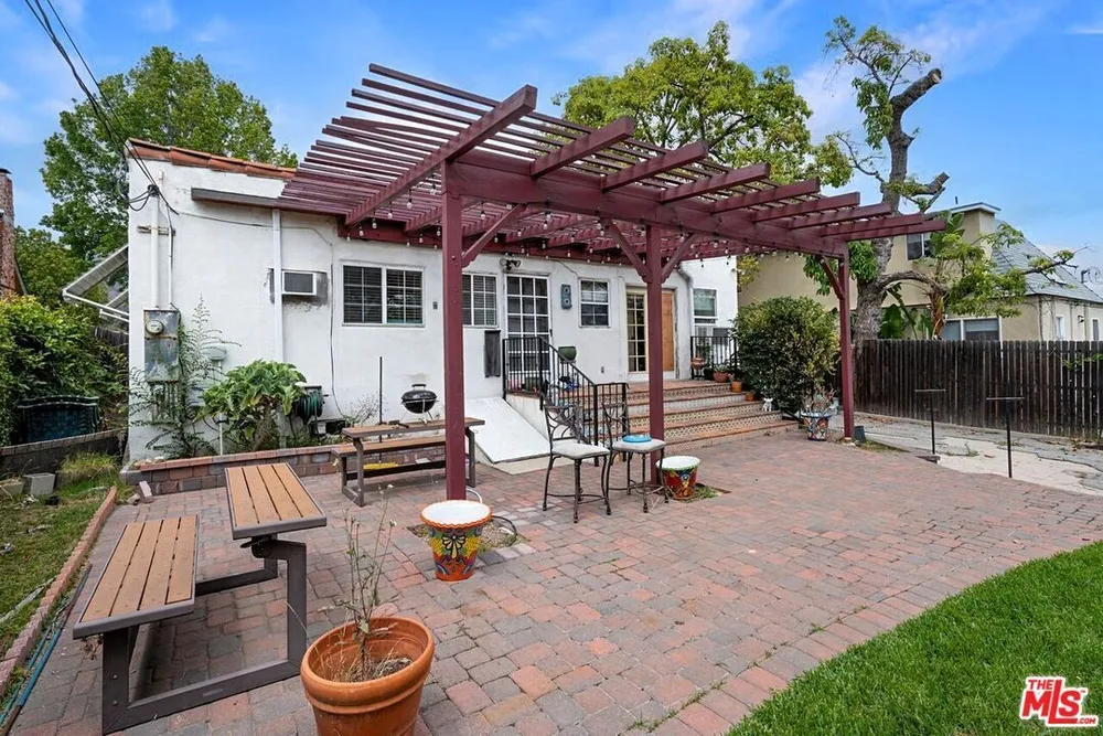 2080 E Washington Blvd, Pasadena, CA 91104