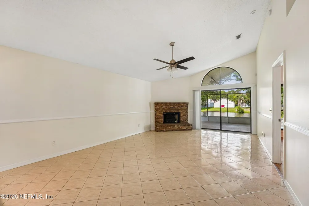 2840 Lantana Lakes Dr E, Jacksonville, FL 32246