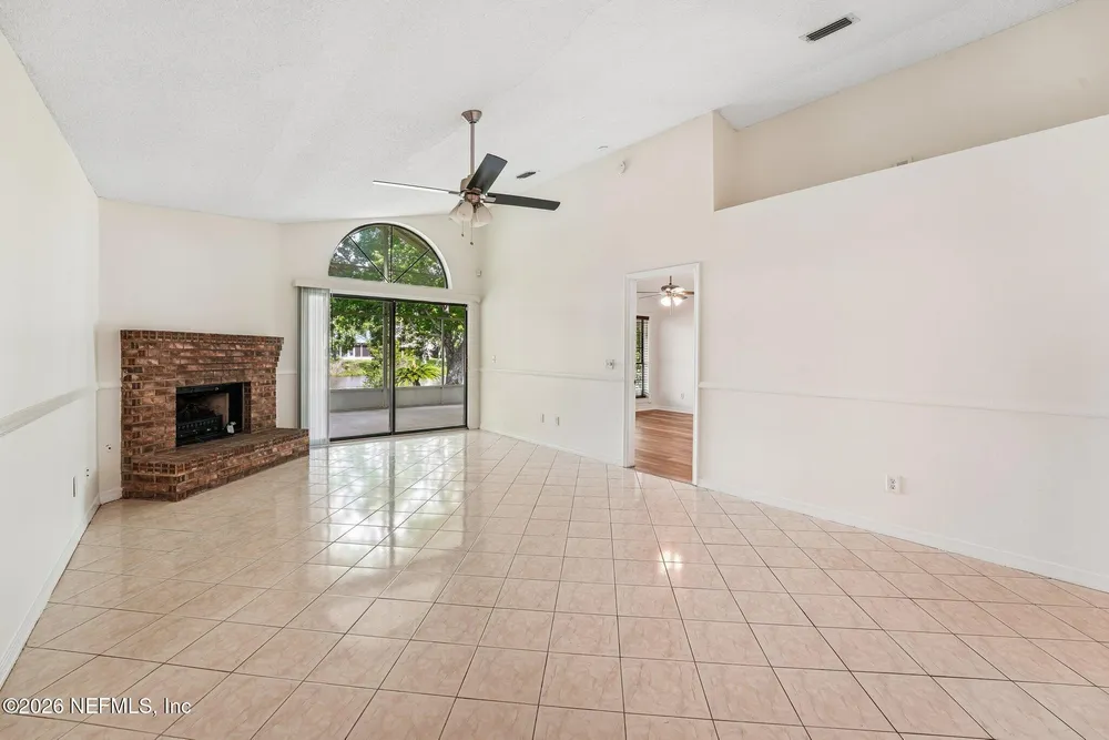 2840 Lantana Lakes Dr E, Jacksonville, FL 32246