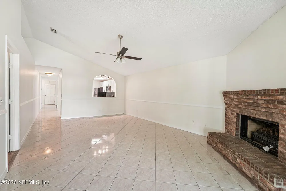 2840 Lantana Lakes Dr E, Jacksonville, FL 32246