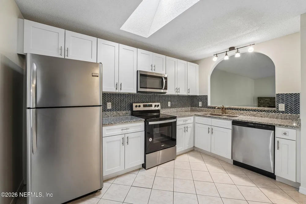 2840 Lantana Lakes Dr E, Jacksonville, FL 32246