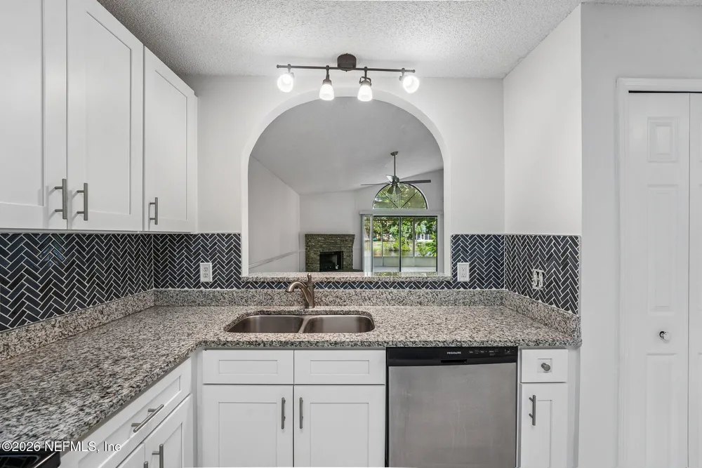 2840 Lantana Lakes Dr E, Jacksonville, FL 32246