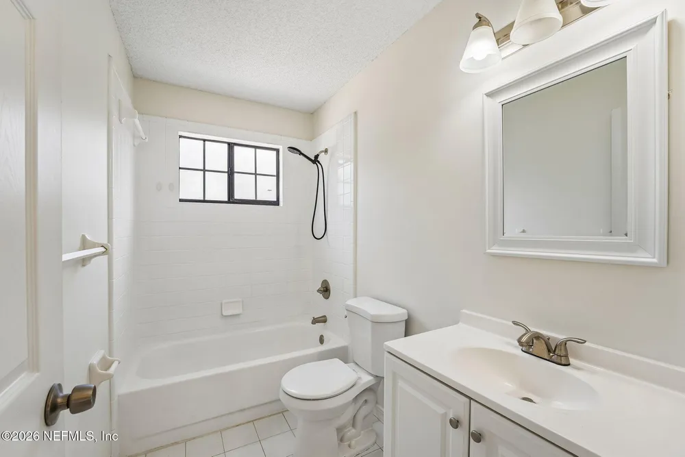 2840 Lantana Lakes Dr E, Jacksonville, FL 32246