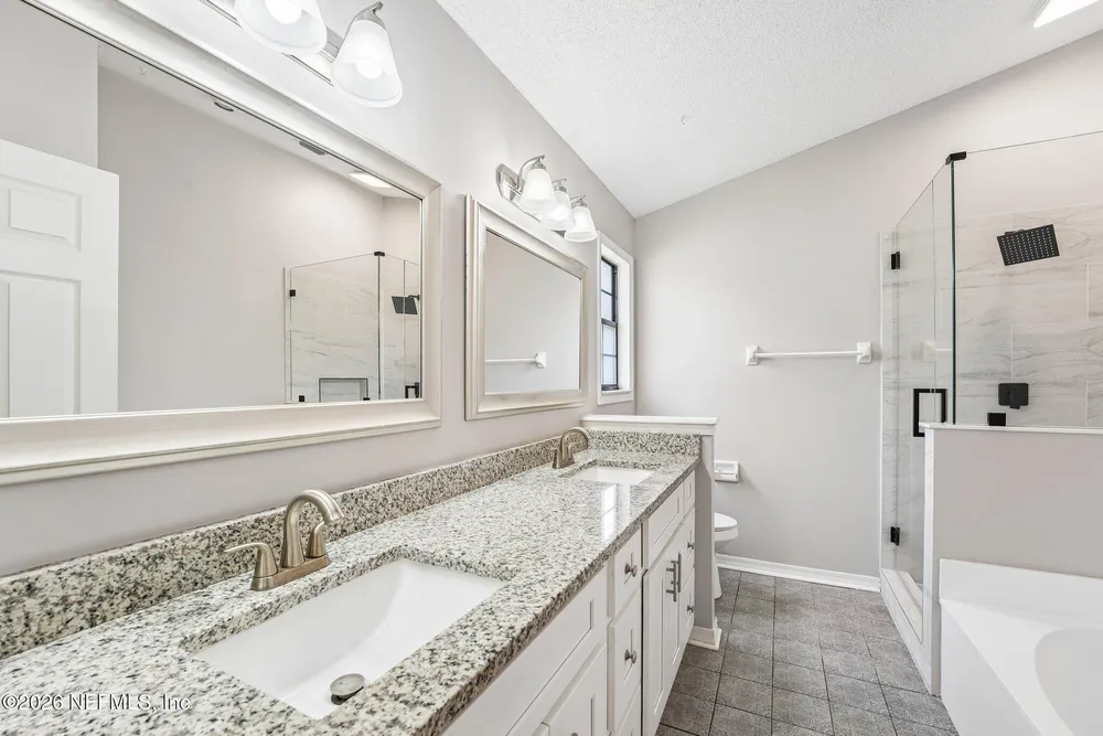 2840 Lantana Lakes Dr E, Jacksonville, FL 32246