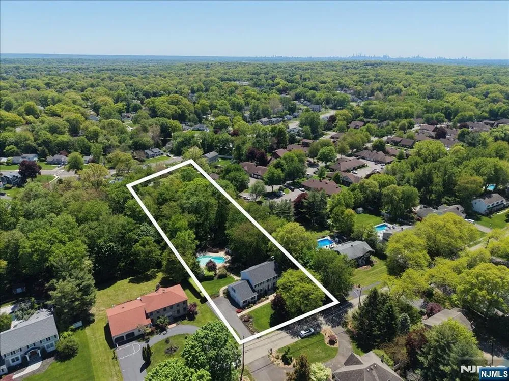74 Van Blarcom Ln, Wyckoff, NJ 07481