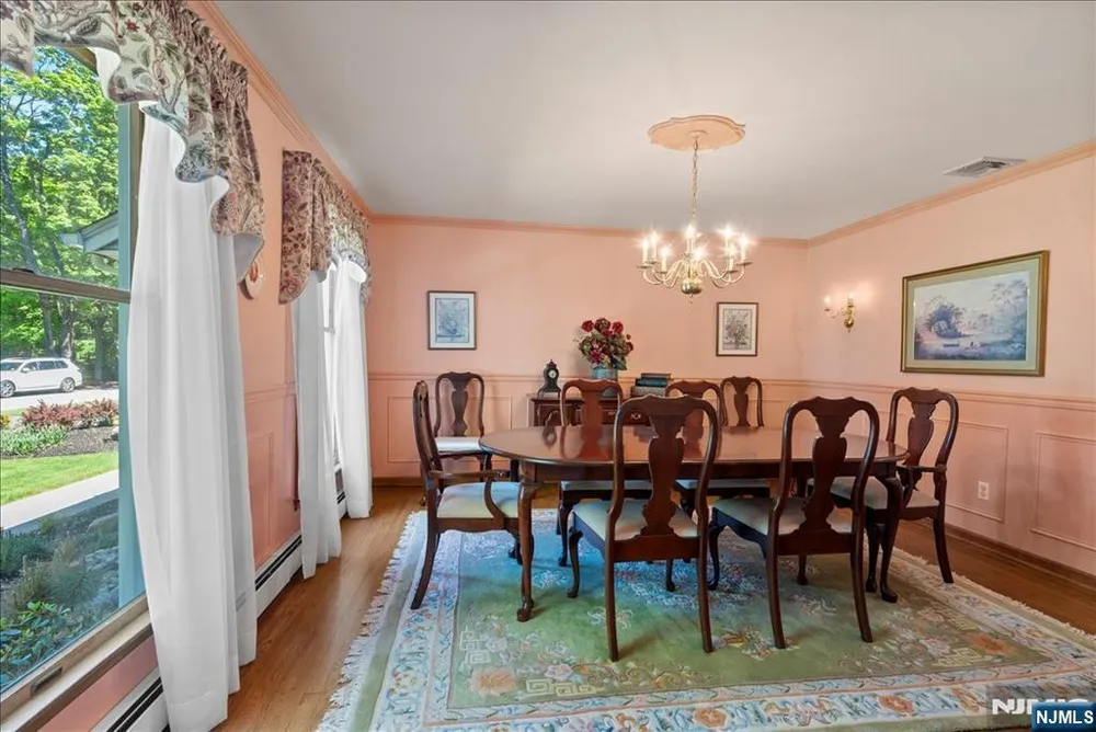 74 Van Blarcom Ln, Wyckoff, NJ 07481