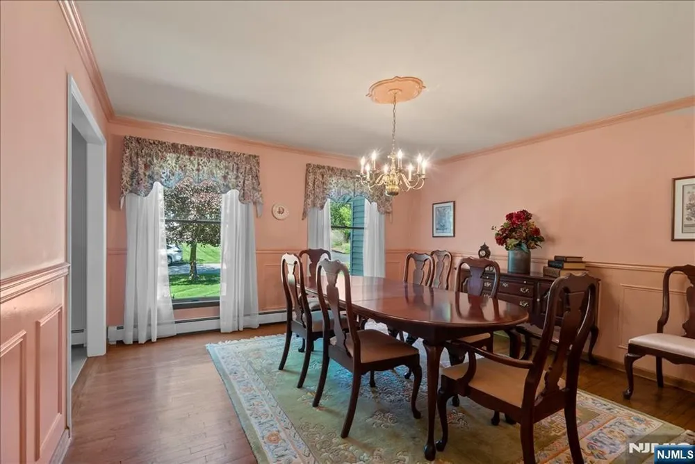 74 Van Blarcom Ln, Wyckoff, NJ 07481