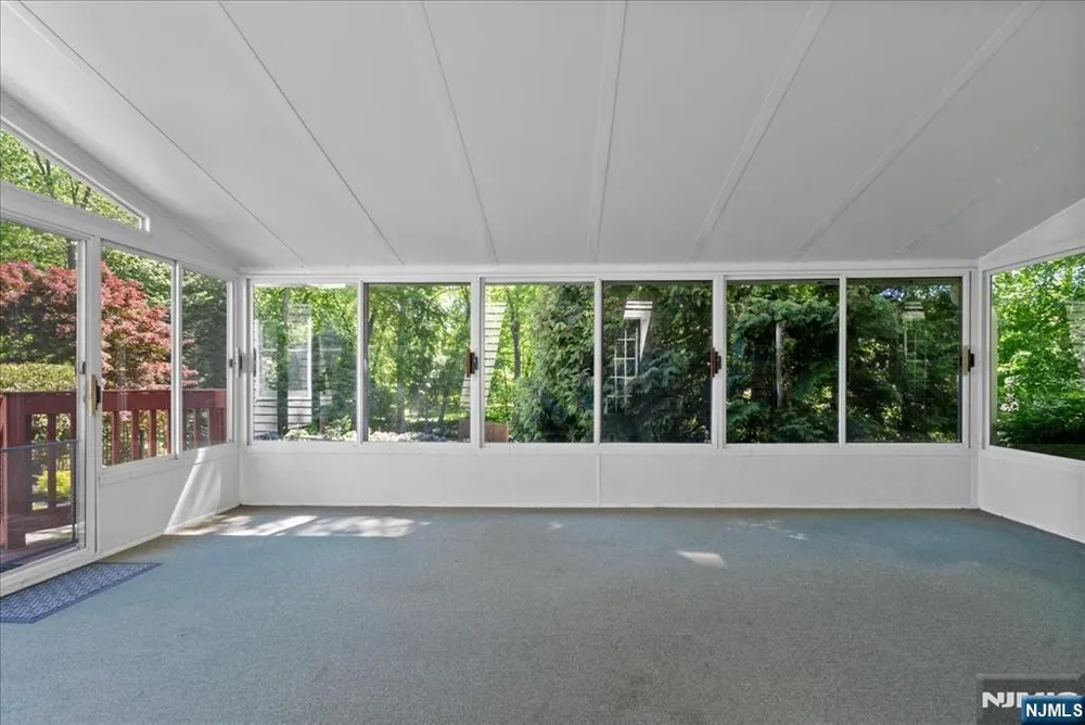74 Van Blarcom Ln, Wyckoff, NJ 07481