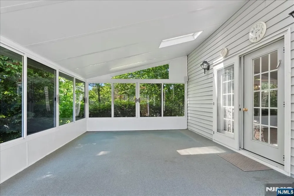 74 Van Blarcom Ln, Wyckoff, NJ 07481