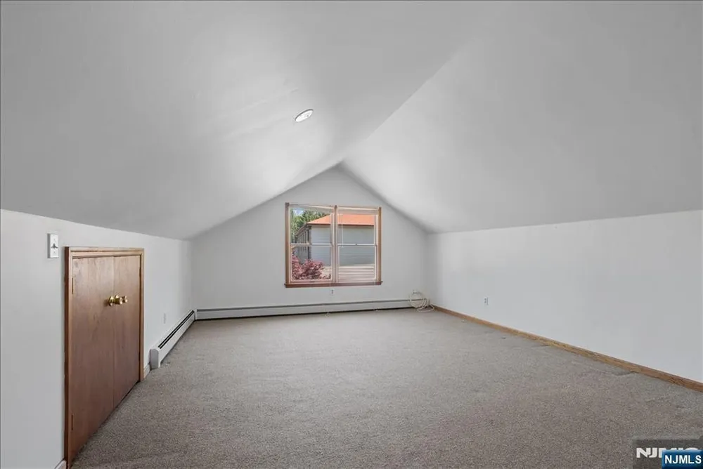 74 Van Blarcom Ln, Wyckoff, NJ 07481