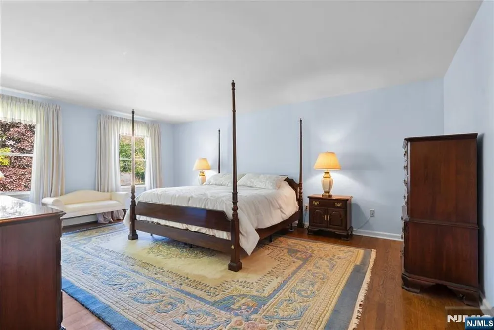 74 Van Blarcom Ln, Wyckoff, NJ 07481