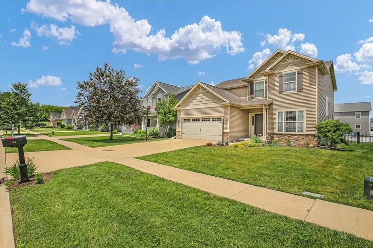 110 Blazing Star Dr, Savoy, IL 61874