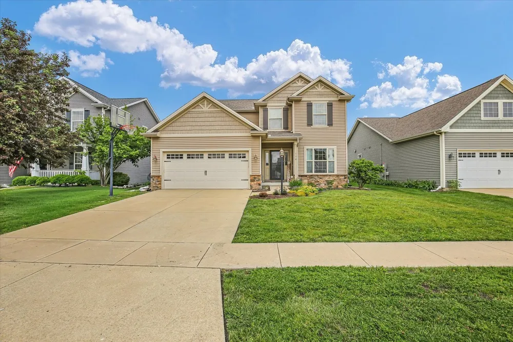 110 Blazing Star Dr, Savoy, IL 61874