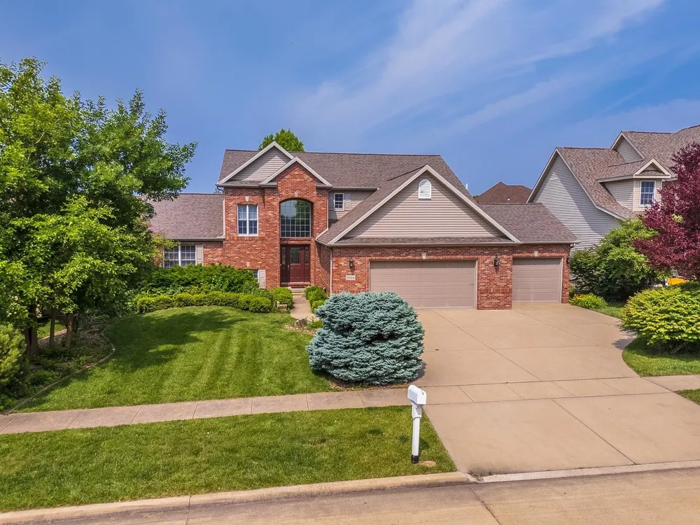 2004 Withers Ln, Bloomington, IL 61704