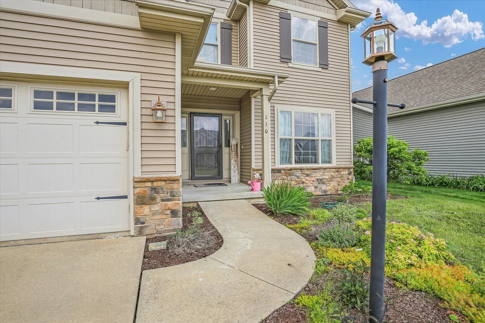 110 Blazing Star Dr, Savoy, IL 61874