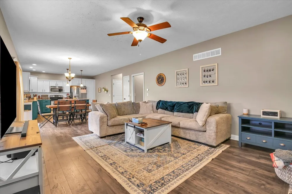 110 Blazing Star Dr, Savoy, IL 61874