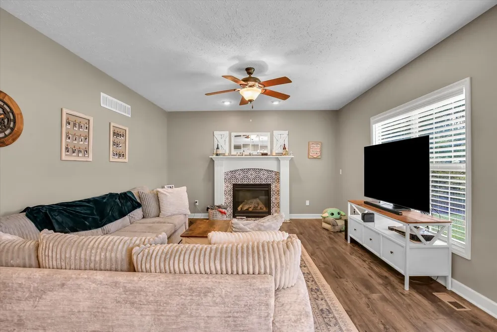110 Blazing Star Dr, Savoy, IL 61874