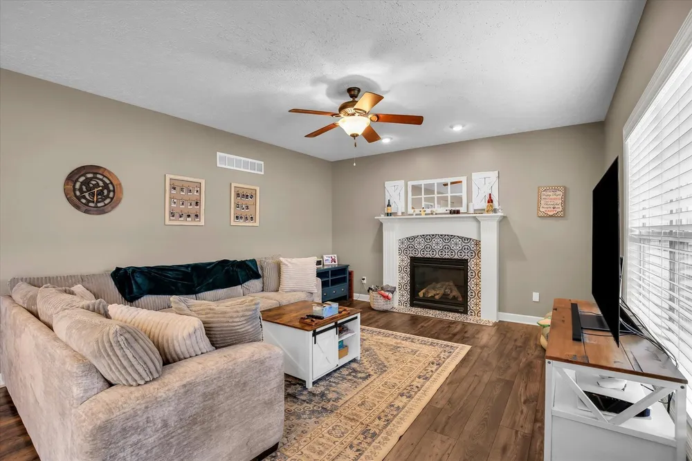 110 Blazing Star Dr, Savoy, IL 61874