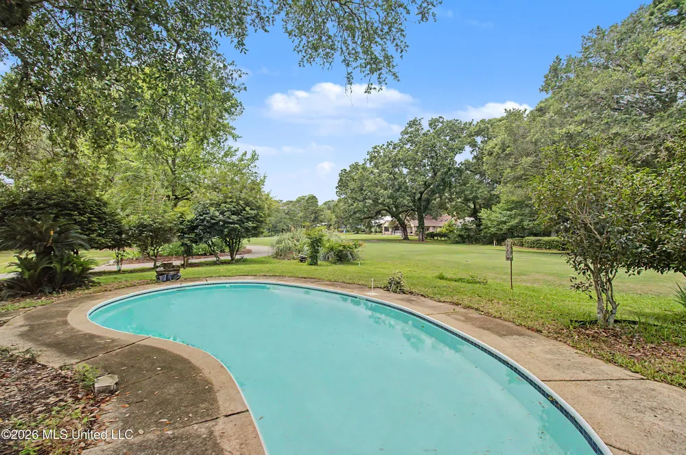 6621 Golf Club Dr, Diamondhead, MS 39525