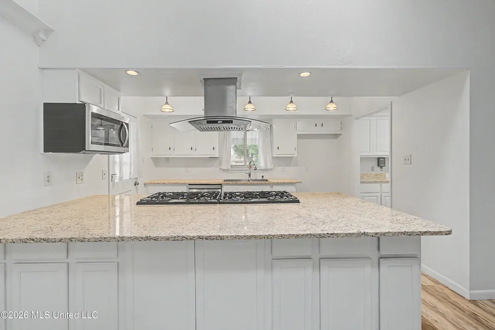 6621 Golf Club Dr, Diamondhead, MS 39525