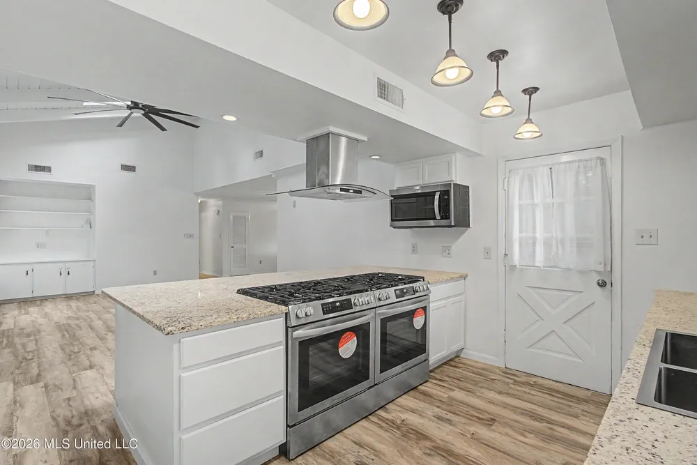 6621 Golf Club Dr, Diamondhead, MS 39525