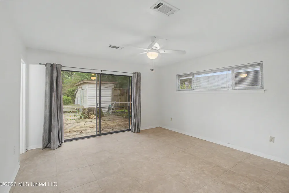 6621 Golf Club Dr, Diamondhead, MS 39525