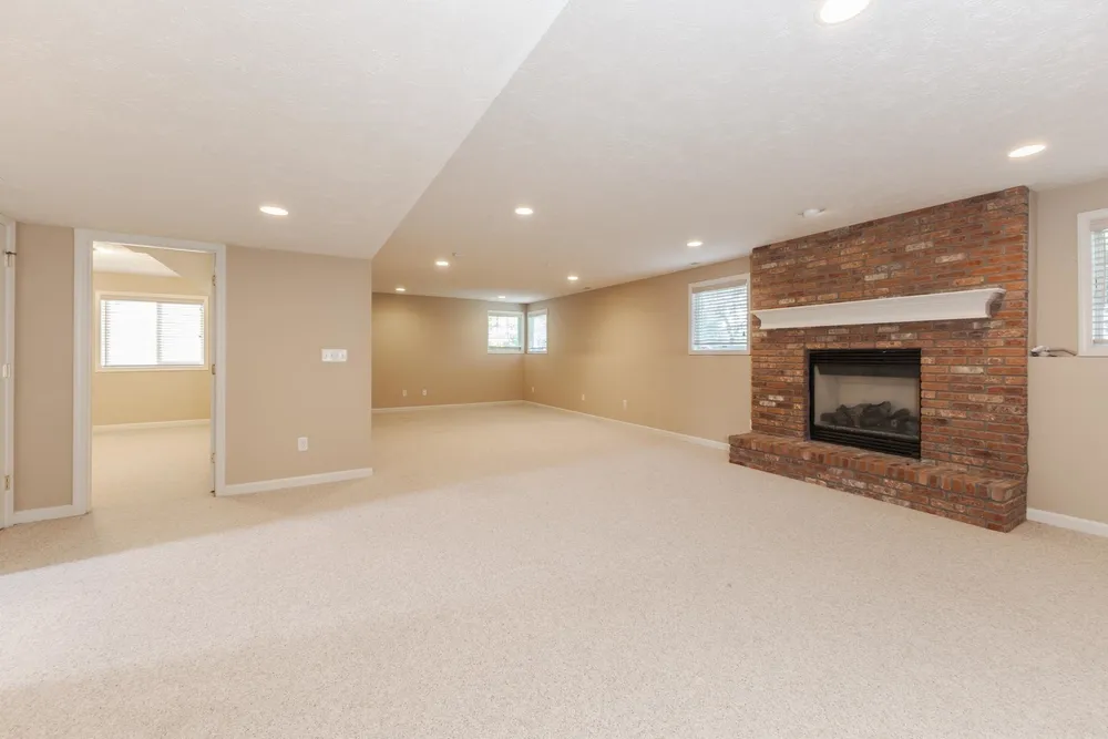 2004 Withers Ln, Bloomington, IL 61704