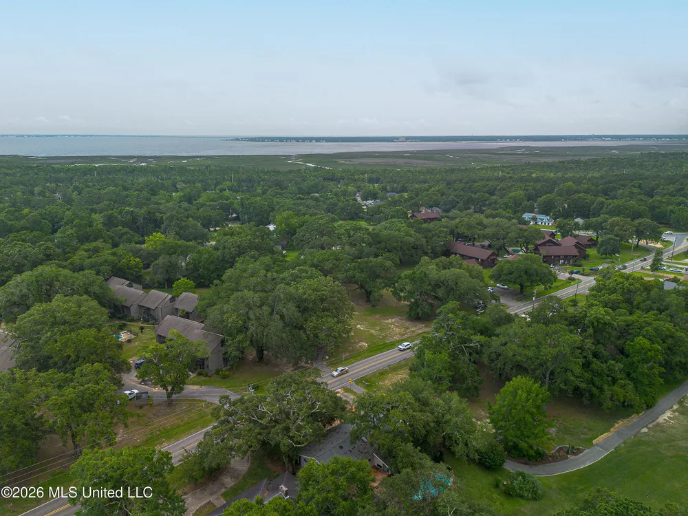 6621 Golf Club Dr, Diamondhead, MS 39525