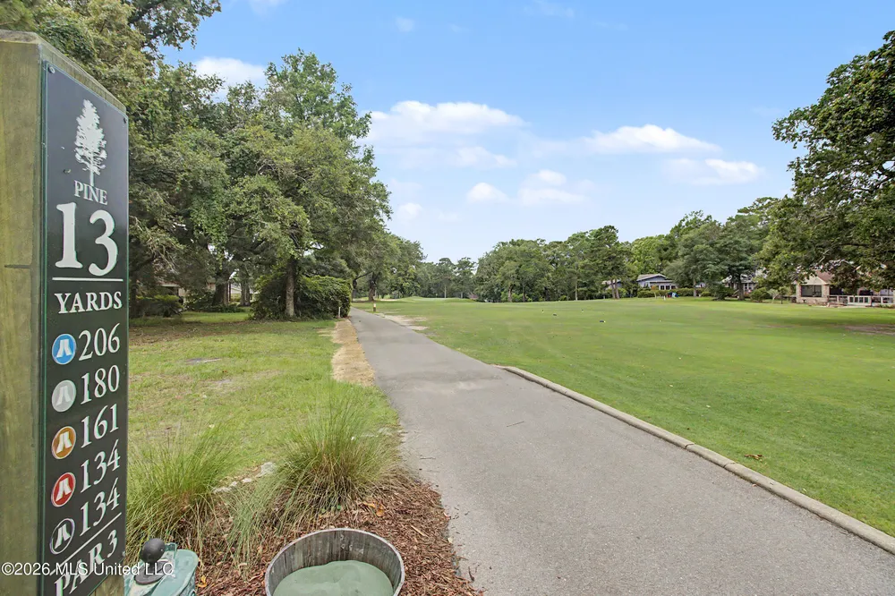 6621 Golf Club Dr, Diamondhead, MS 39525
