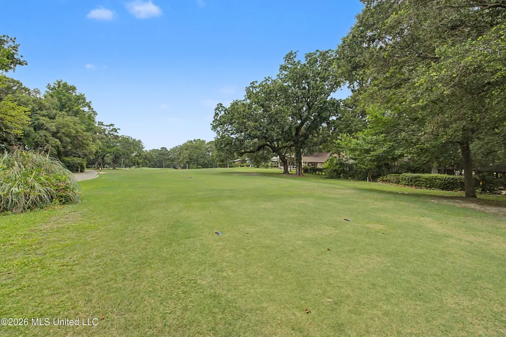 6621 Golf Club Dr, Diamondhead, MS 39525