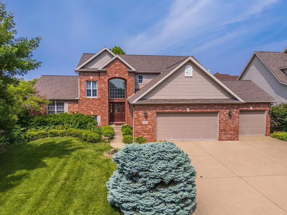 2004 Withers Ln, Bloomington, IL 61704
