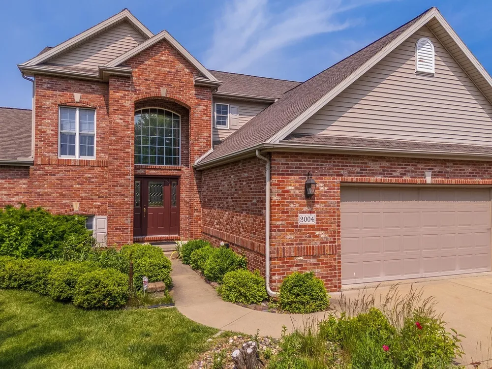 2004 Withers Ln, Bloomington, IL 61704