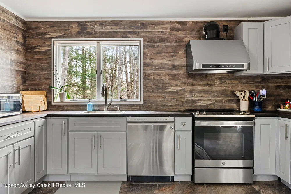 150 Vining Rd, Windham, NY 12496