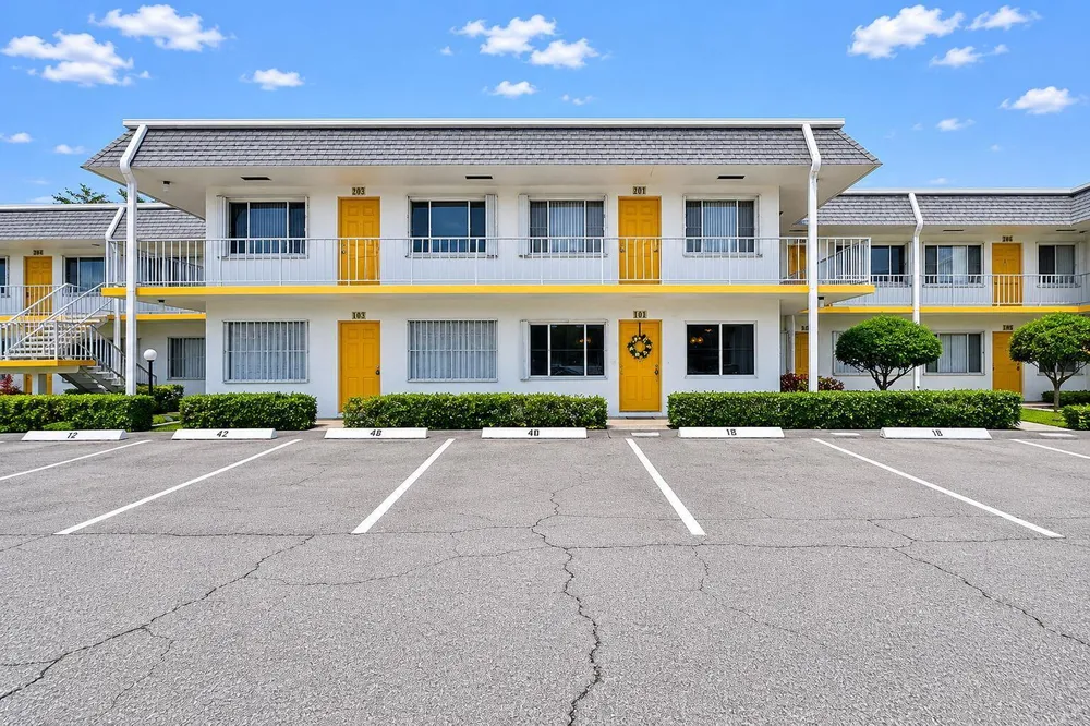 3240 Lake Osborne Dr, Lake Worth Beach, FL 33461