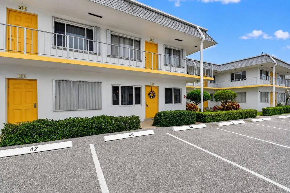 3240 Lake Osborne Dr, Lake Worth Beach, FL 33461
