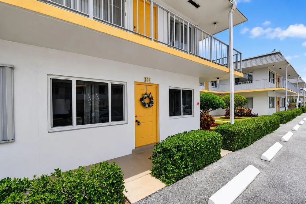 3240 Lake Osborne Dr, Lake Worth Beach, FL 33461