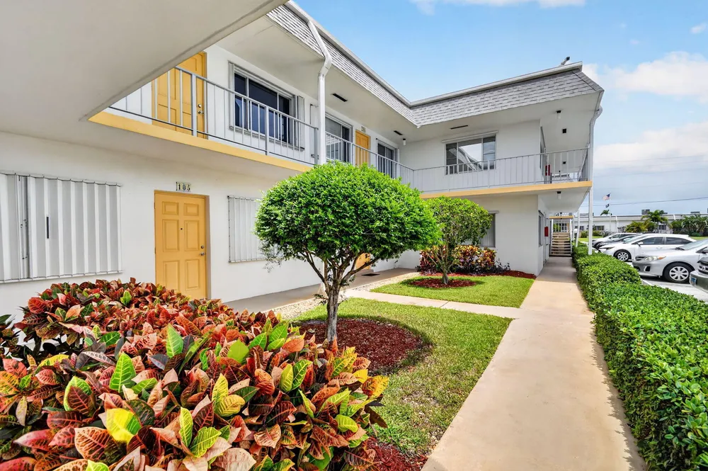 3240 Lake Osborne Dr, Lake Worth Beach, FL 33461
