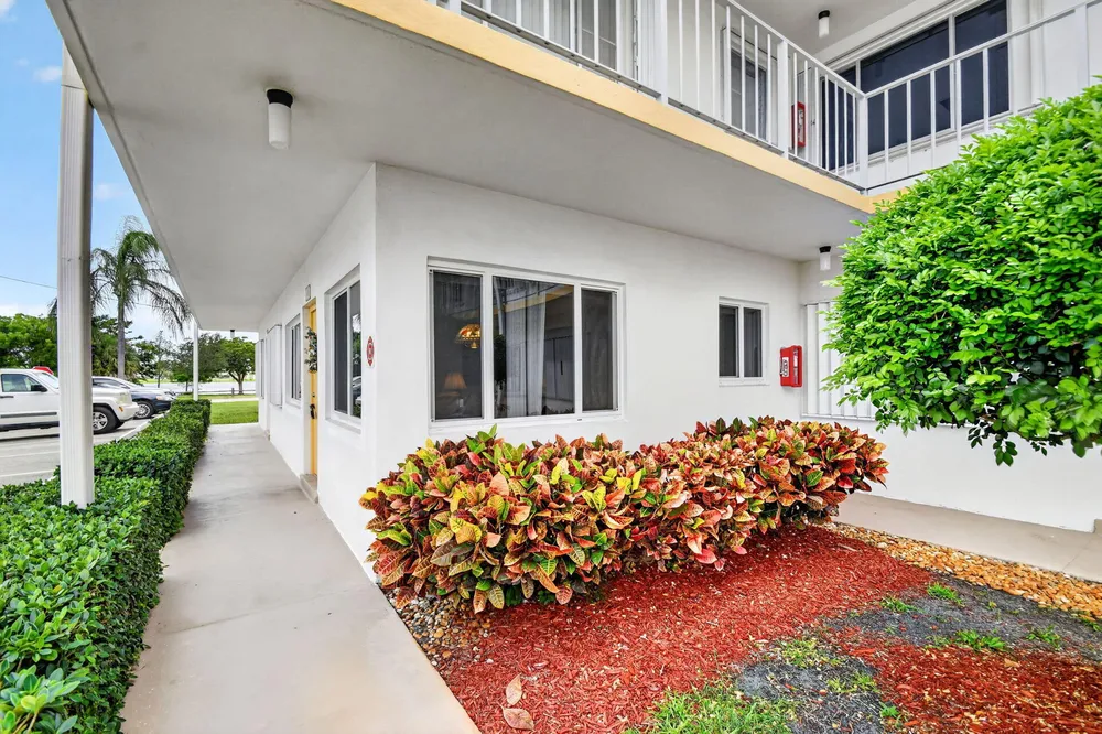 3240 Lake Osborne Dr, Lake Worth Beach, FL 33461