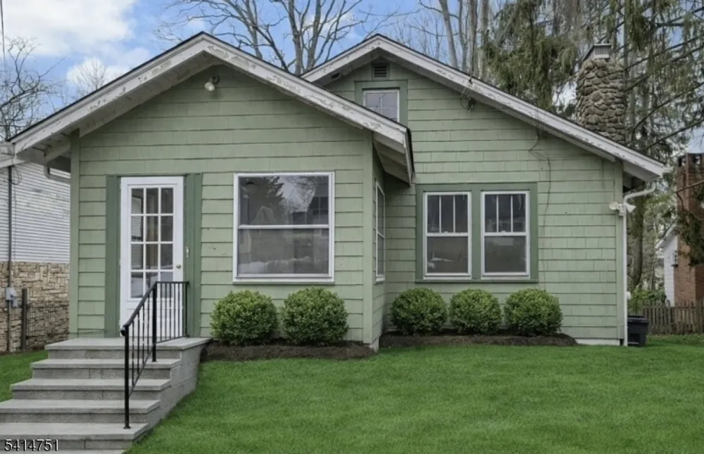 173 Runnymede Rd, West Caldwell, NJ 07006